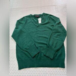 NWT Lane Bryant Deep Green V-Neck Pullover Sweater with Gold buttons

Size 14/16